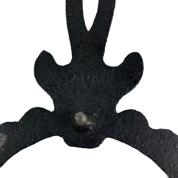 Vintage Cast Iron Trivet 3 Footed Cottage-core Give Us This Day Our Daily Bread - Picture 7 of 10